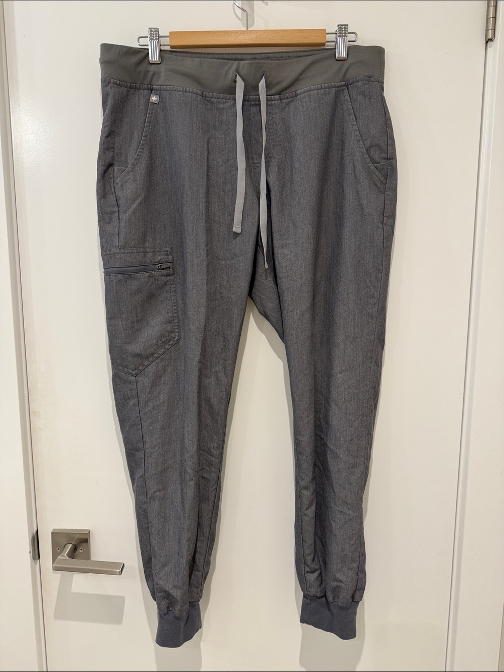 FIGS Women’s Graphite Zamora Jogger Scrub Pants size L